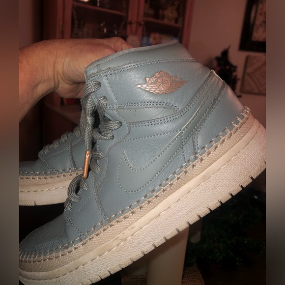 🔥AIR JORDAN RETRO 1🔥
       HIGH TOPS - Picture 2 of 11